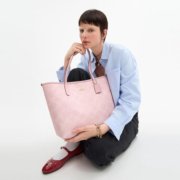 City Tote Bag In Signature Canvas - Picture 2 of 9